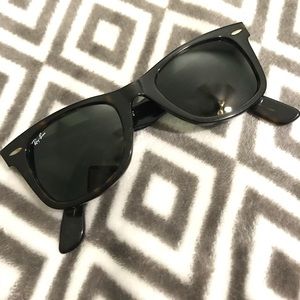 Ray-Ban WAYFARER